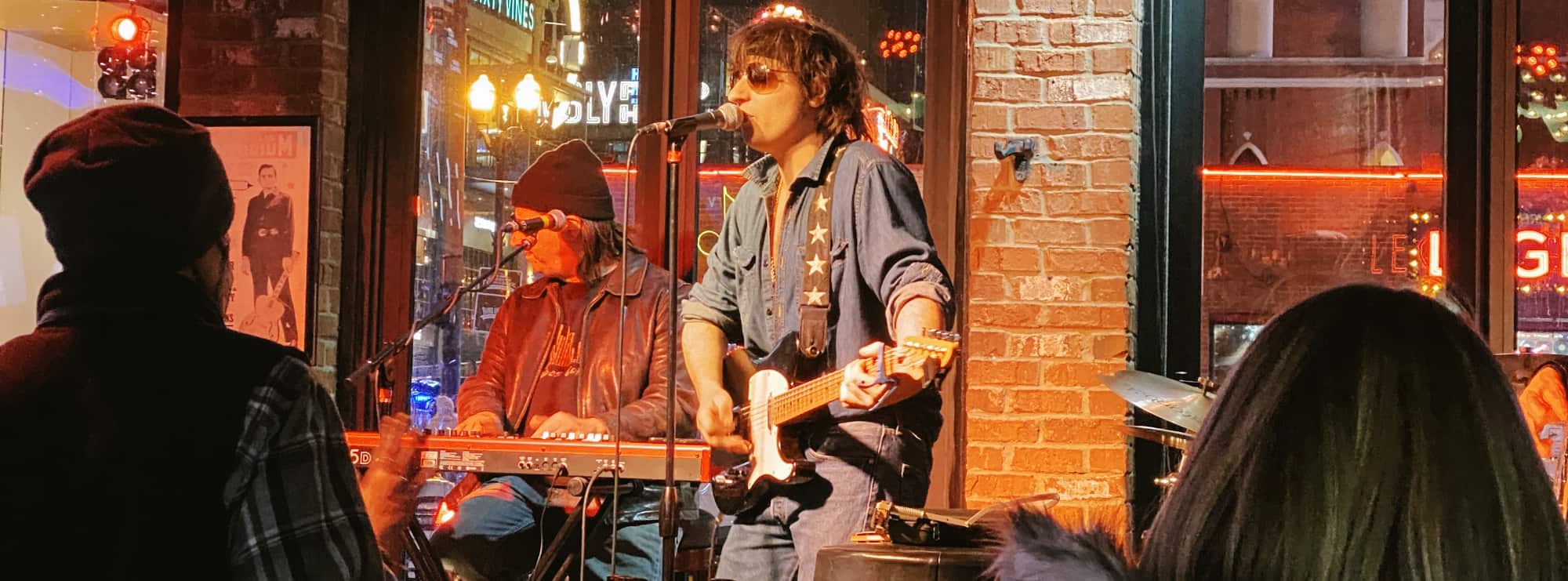 bar singer on guitar in Orlando